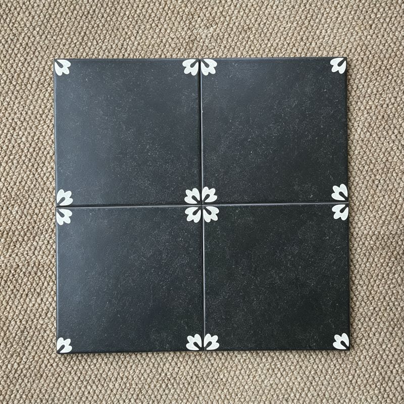 青绿色艺术花砖